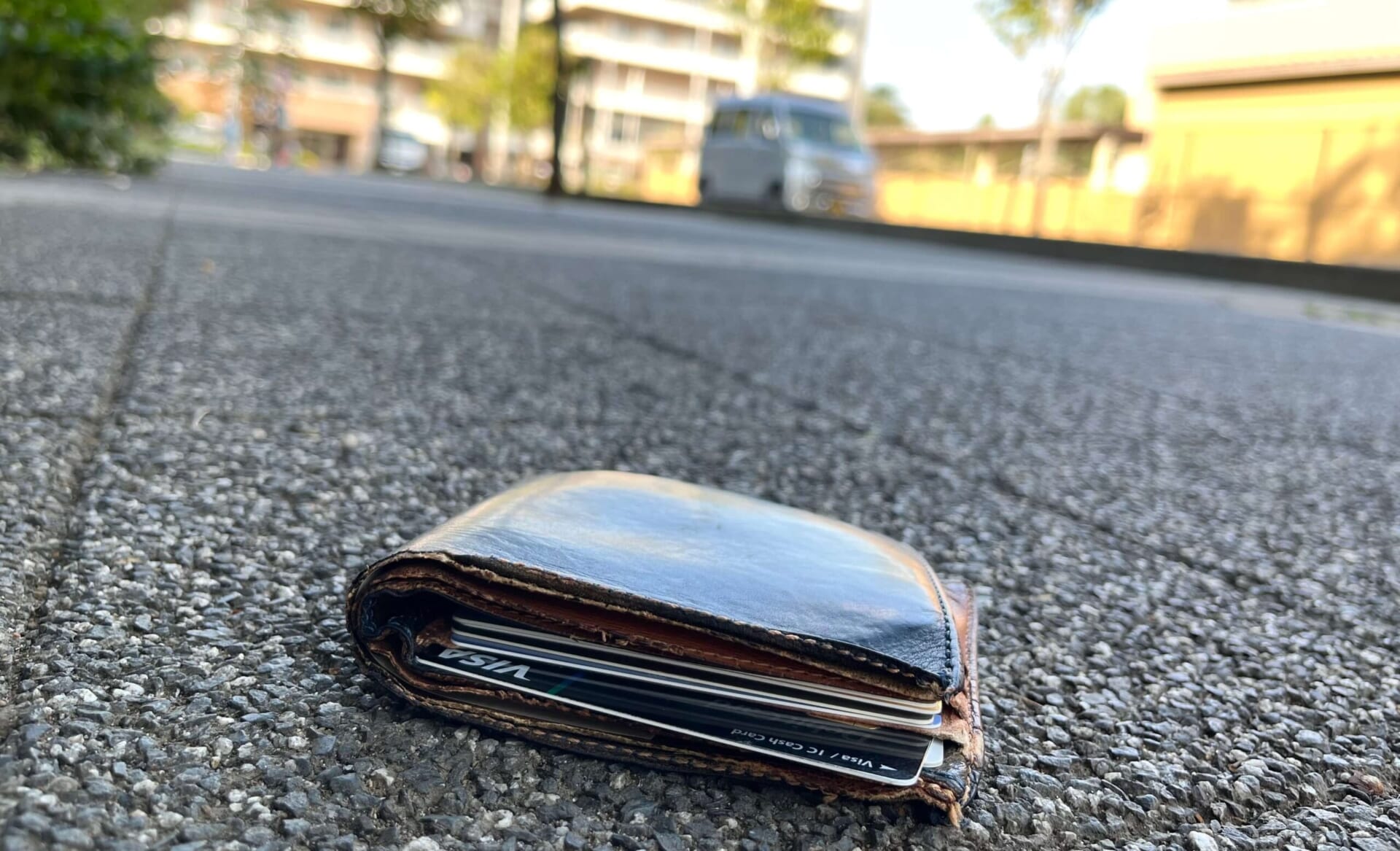 地面に落ちている財布